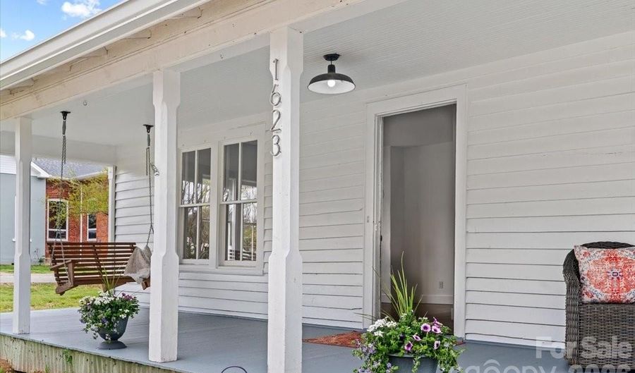 1623 Barnardsville Hwy, Barnardsville, NC 28709 - 2 Beds, 2 Bath