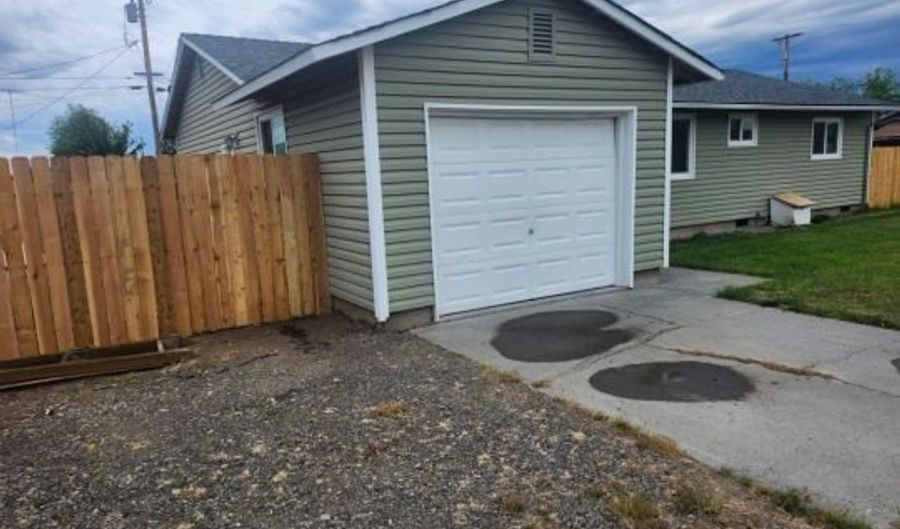 1407 W 9th Dr, Alturas, CA 96101 - 3 Beds, 2 Bath