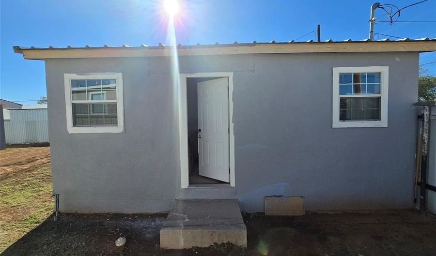 309 NE 4th St, Andrews, TX 79714 - 3 Beds, 2 Bath