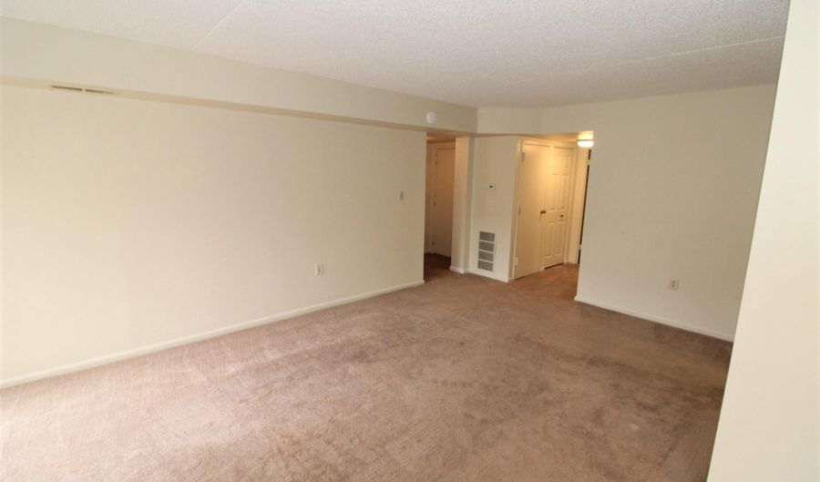 8600- A VILLAGE SQUARE Dr A, Alexandria, VA 22309 - 1 Beds, 1 Bath