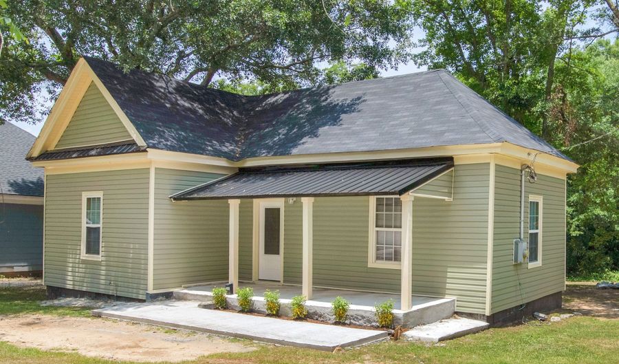 245 Atlanta St, Barnesville, GA 30204 - 2 Beds, 2 Bath