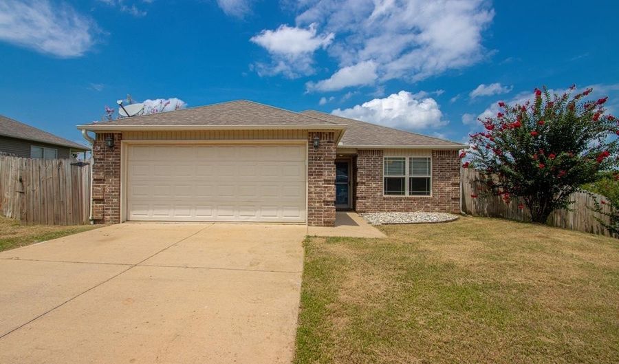 102 Riveria Cv, Benton, AR 72015 - 3 Beds, 2 Bath