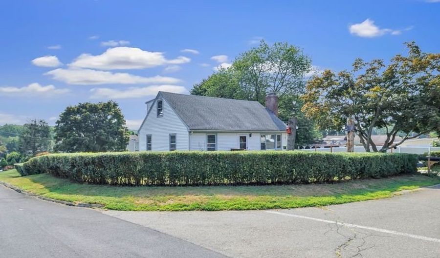 8 Fox Hill Ter, Ansonia, CT 06401 - 3 Beds, 2 Bath