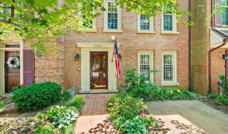 2345 S ROLFE St S, Arlington, VA 22202 - 4 Beds, 4 Bath