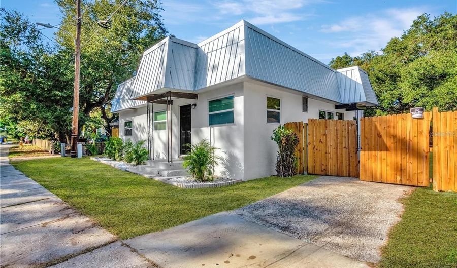 610 WOODLAWN St, Clearwater, FL 33756 - 1 Beds, 1 Bath