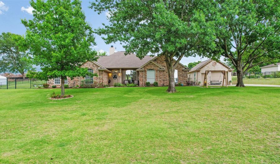 416 Hurricane Creek Cir, Anna, TX 75409 - 3 Beds, 2 Bath