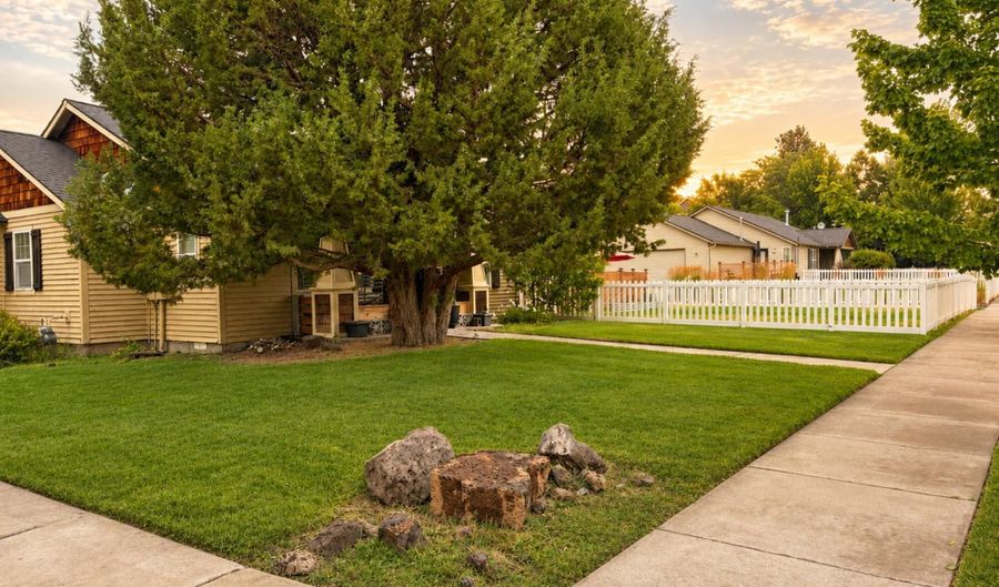 61367 Woodbury Ln, Bend, OR 97702 - 3 Beds, 2 Bath