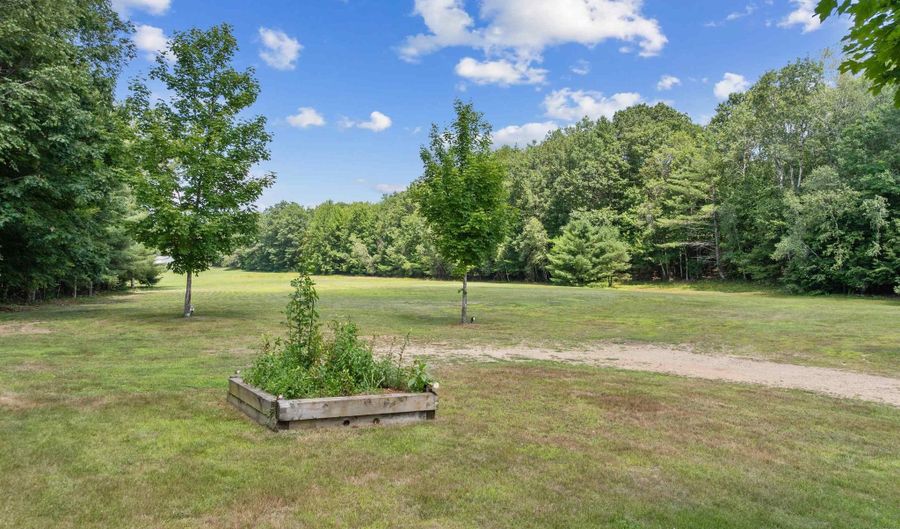 8 Jodi Dr, Belmont, NH 03220 - 3 Beds, 2 Bath