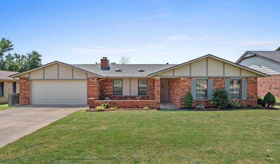 931 King Dr, Bartlesville, OK 74006 - 3 Beds, 2 Bath