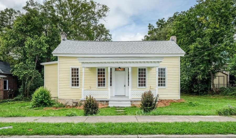 100 Church St, Abbeville, SC 29620 - 3 Beds, 3 Bath