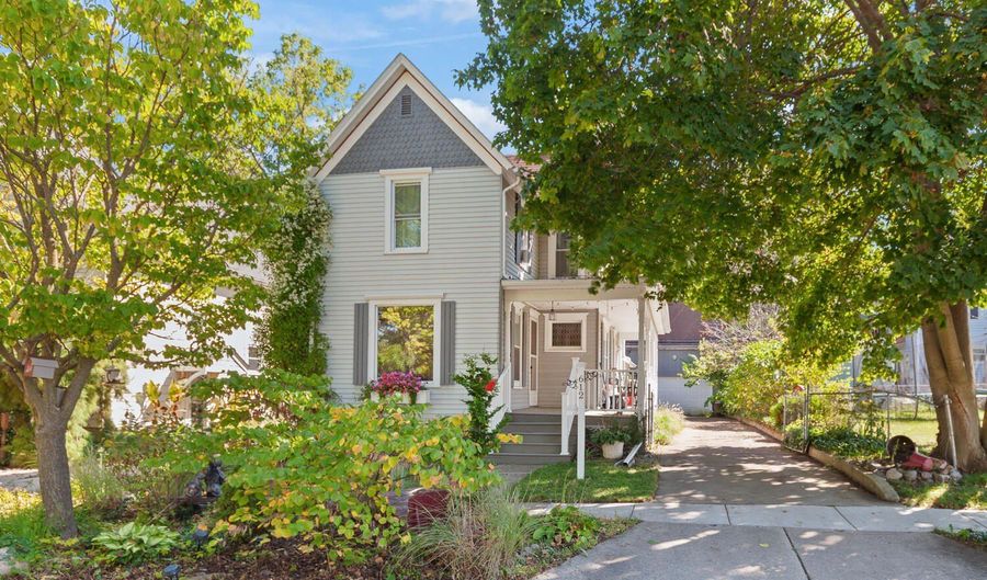 612 N Clinton St, Adrian, MI 49221 - 3 Beds, 2 Bath