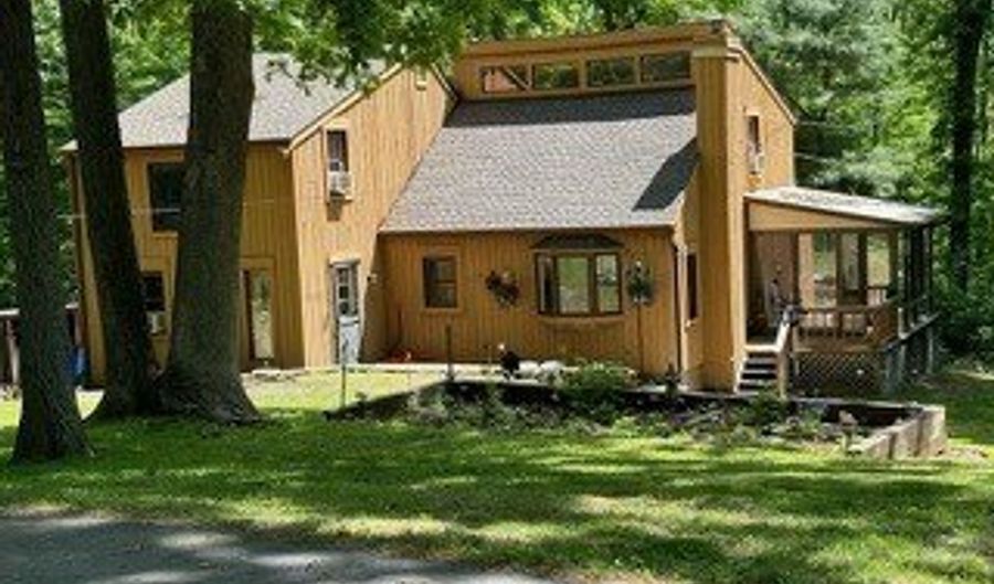 202 Crane Hollow Rd, Bethlehem, CT 06751 - 3 Beds, 2 Bath