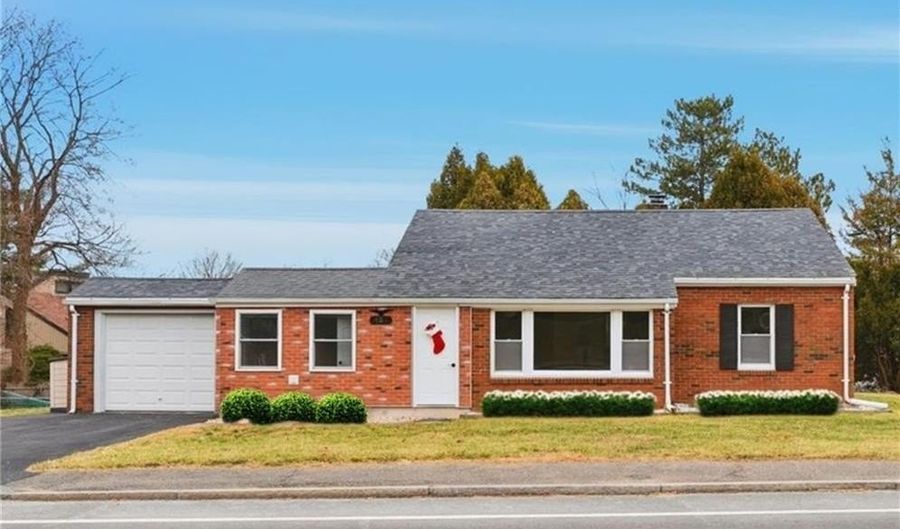 461 River Rd, Lincoln, RI 02865 - 2 Beds, 2 Bath