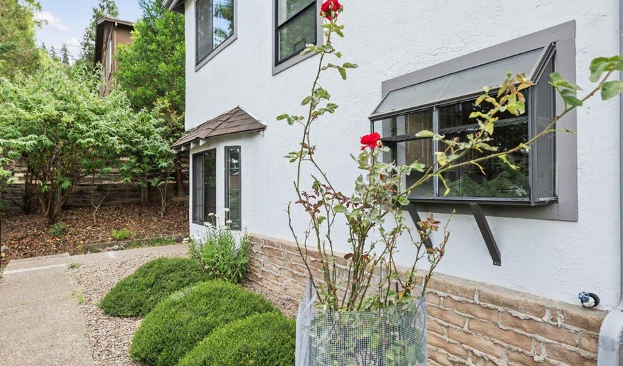 495 Chestnut St 24, Ashland, OR 97520 - 3 Beds, 2 Bath