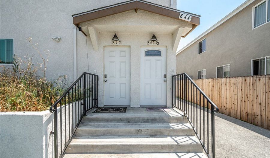 844 W 78th St, Los Angeles, CA 90044 - 13 Beds, 8 Bath