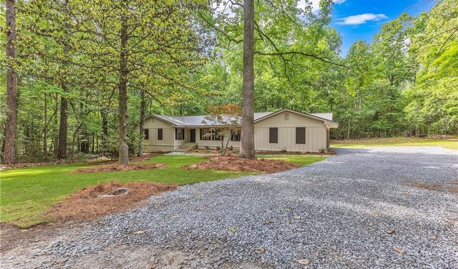 1796 MAGNOLIA St, Alexander City, AL 35010 - 5 Beds, 4 Bath