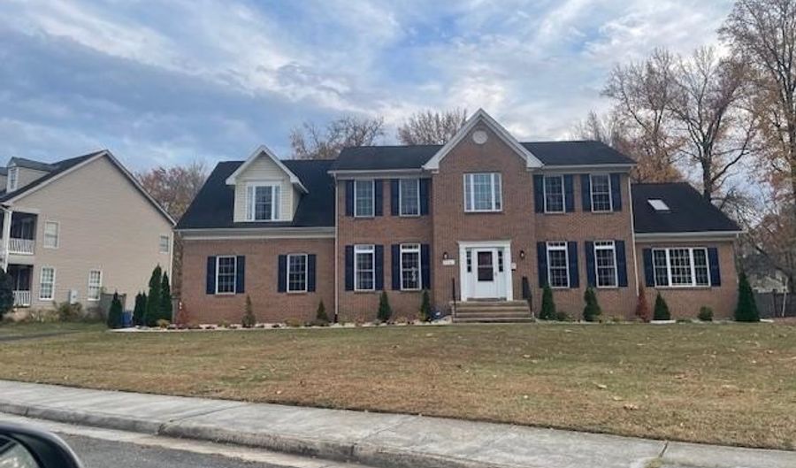 2907 DUMAS St, Alexandria, VA 22306 - 7 Beds, 6 Bath