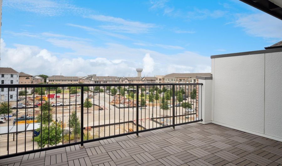 14954 Oak St, Addison, TX 75001 - 4 Beds, 5 Bath