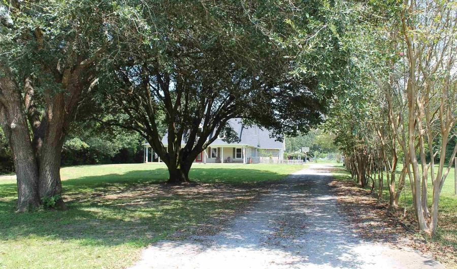 5540 Forest Hills Ln, Milton, FL 32570 - 4 Beds, 4 Bath