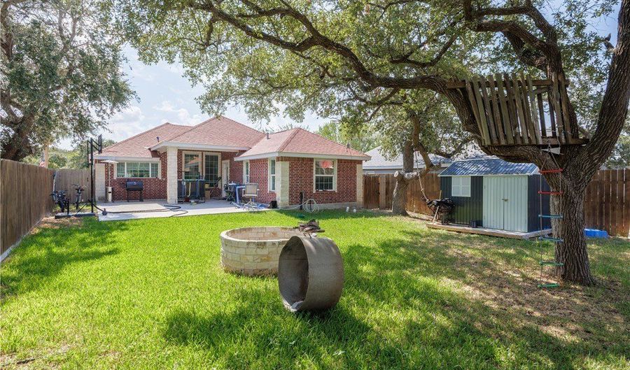 320 S 10th St, Aransas Pass, TX 78336 - 3 Beds, 2 Bath