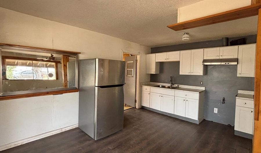 19253 E CHURCH St, Black Canyon City, AZ 85324 - 2 Beds, 1 Bath