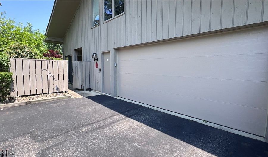250 Laurel Cir 13, Aurora, OH 44202 - 3 Beds, 3 Bath