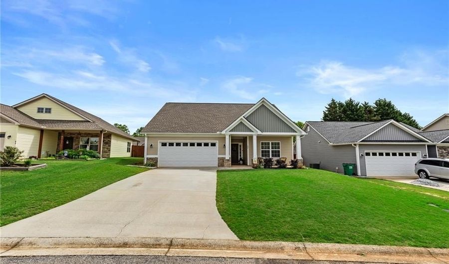 419 Highland Pointe Dr, Alto, GA 30510 - 3 Beds, 2 Bath