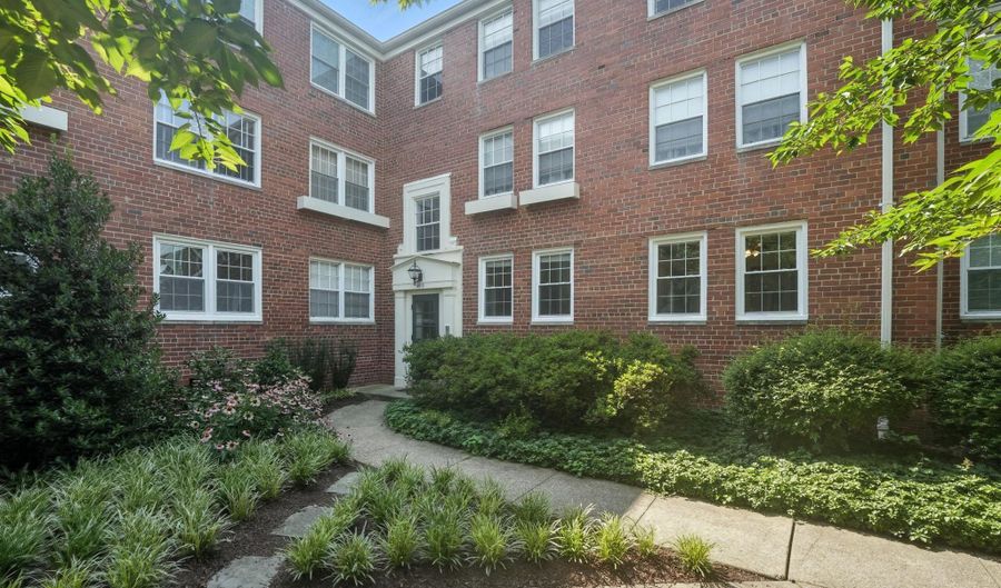 6613 10TH St A2, Alexandria, VA 22307 - 2 Beds, 1 Bath