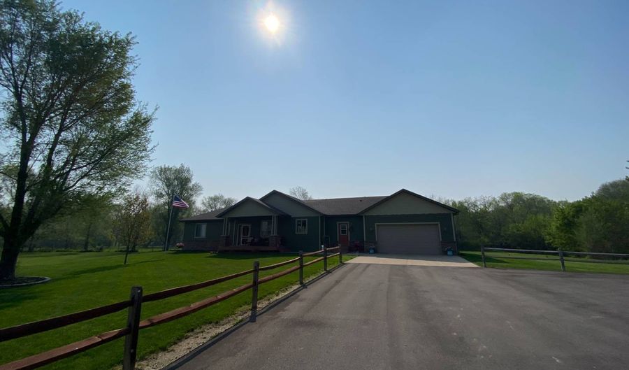 210 Track Ave, Milbank, SD 57252 - 4 Beds, 4 Bath