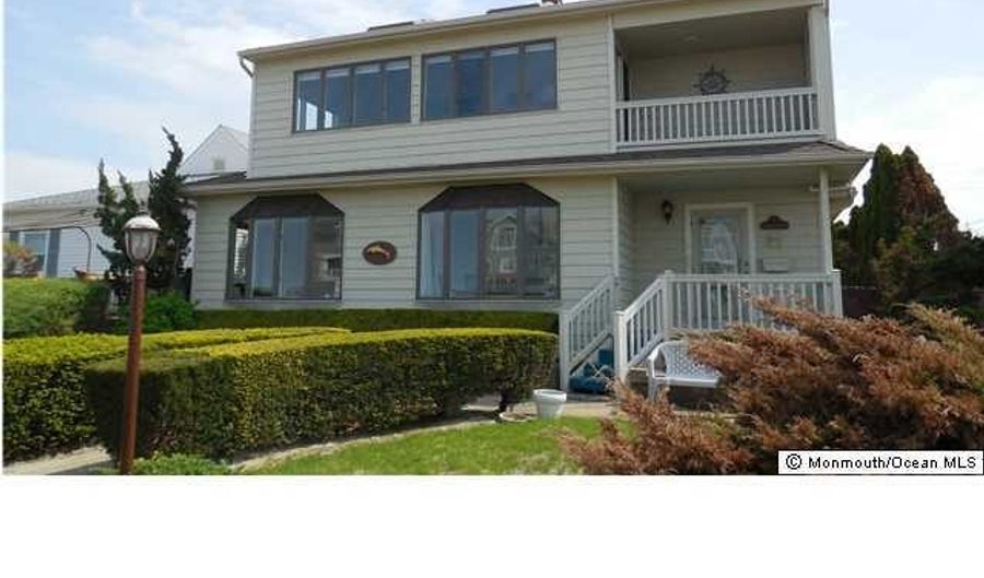 7 Lincoln Ave, Avon By The Sea, NJ 07717 - 3 Beds, 3 Bath
