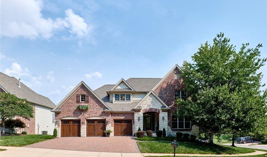 259 Meadowbrook Country Club Est, Ballwin, MO 63011 - 4 Beds, 5 Bath