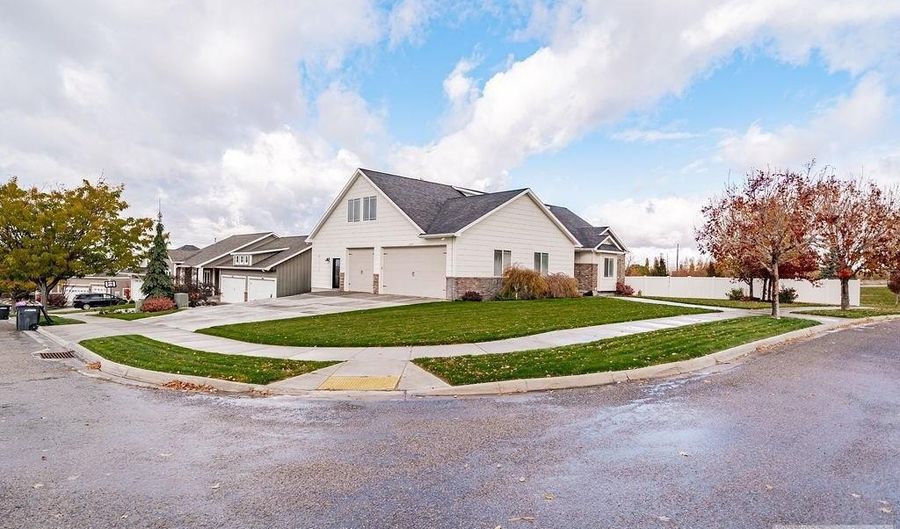 6369 E Tower Castle Loop, Ammon, ID 83406 - 7 Beds, 4 Bath