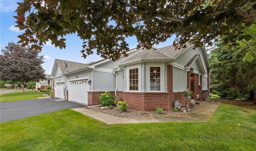 13152 Gamma Way, Apple Valley, MN 55124 - 3 Beds, 3 Bath