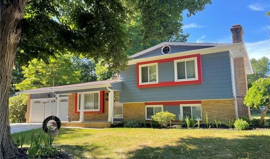 470 Sandhurst Rd, Akron, OH 44333 - 4 Beds, 2 Bath