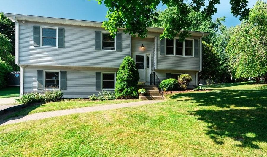 35 OLD PINE Rd, Narragansett, RI 02882 - 4 Beds, 2 Bath