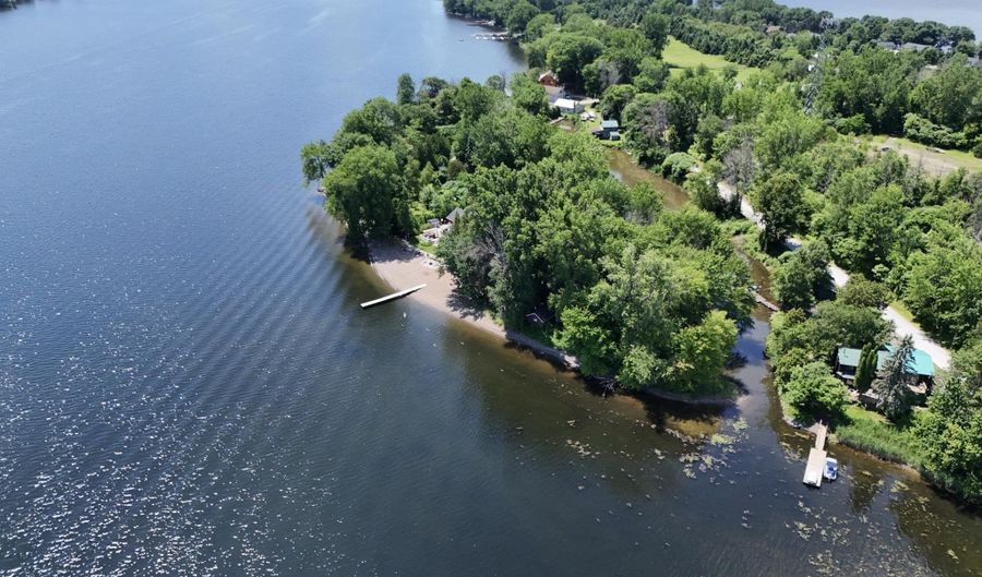 16 Macomber Pt, Alburgh, VT 05440 - 5 Beds, 3 Bath