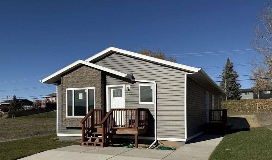 823 Heritage St, Belle Fourche, SD 57717 - 3 Beds, 2 Bath