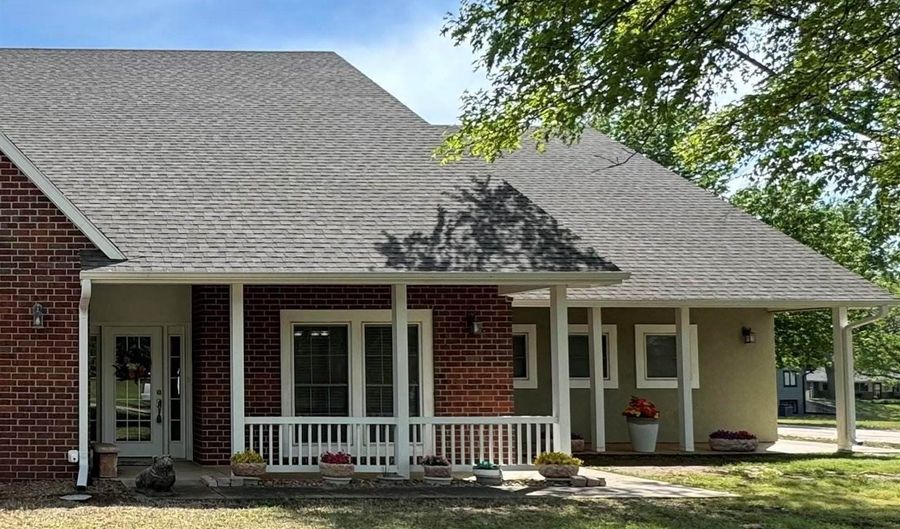 1923 Eastridge Dr, Arkansas City, KS 67005 - 4 Beds, 3 Bath