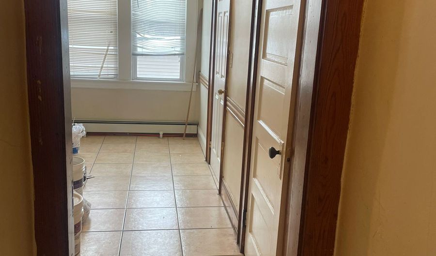 343 Wayne St 1St, Bridgeport, CT 06606 - 1 Beds, 1 Bath