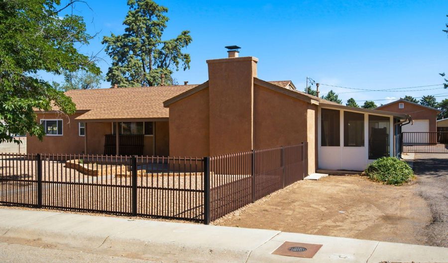 105 Green Valley Rd NW, Albuquerque, NM 87107 - 3 Beds, 2 Bath