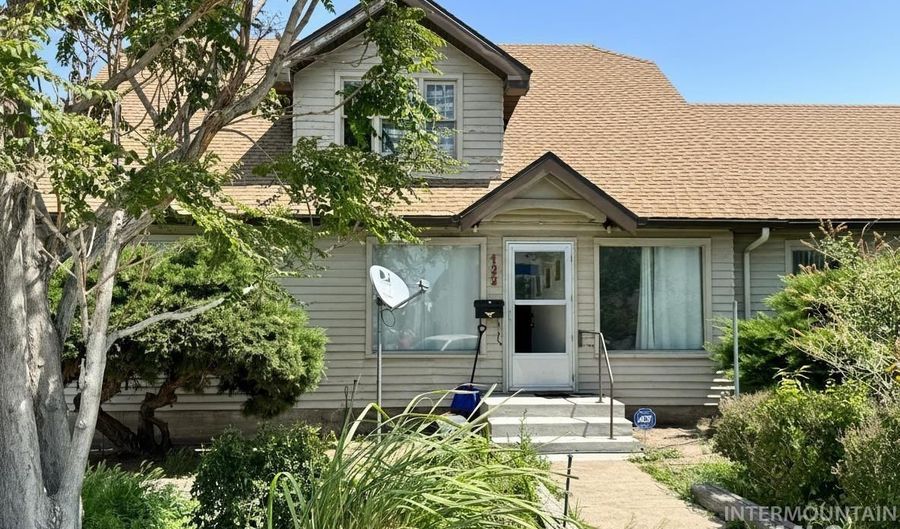 120 9th Ave N, Buhl, ID 83316 - 6 Beds, 2 Bath