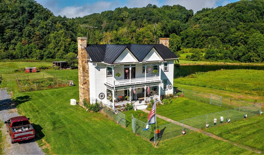 8079 Wayside Creamery Rd, Alderson, WV 24910 - 3 Beds, 2 Bath