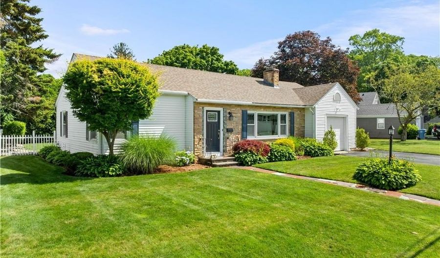 70 Baldwin Orchard Dr, Cranston, RI 02920 - 2 Beds, 2 Bath