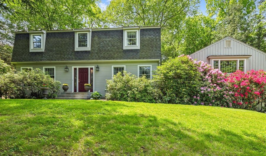 33 Cold Spring Rd, Avon, CT 06001 - 4 Beds, 3 Bath