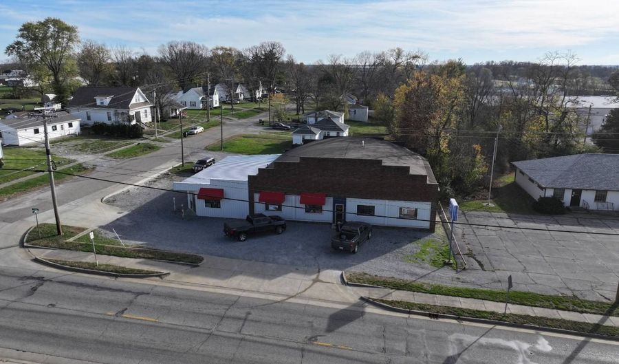 295 E. Walnut St, Albion, IL 62806 - 0 Beds, 1 Bath