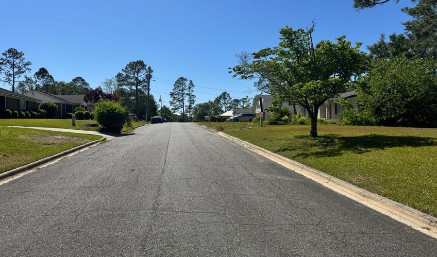 100 Sunnymeade, Valdosta, GA 31605 - 4 Beds, 3 Bath