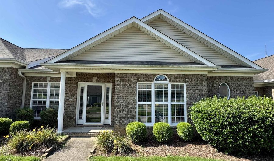 21946 Williamsburg Dr, Athens, AL 35613 - 3 Beds, 2 Bath
