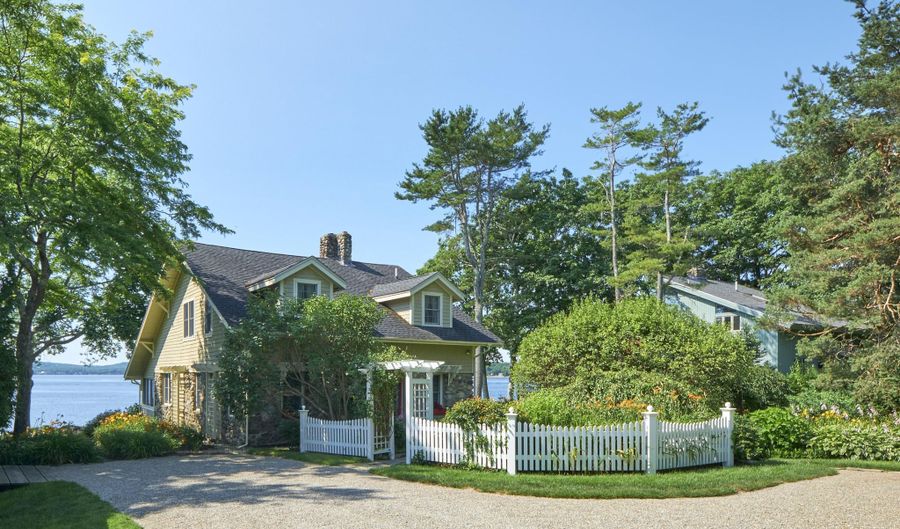 22 Porter Rd, Belfast, ME 04915 - 3 Beds, 2 Bath
