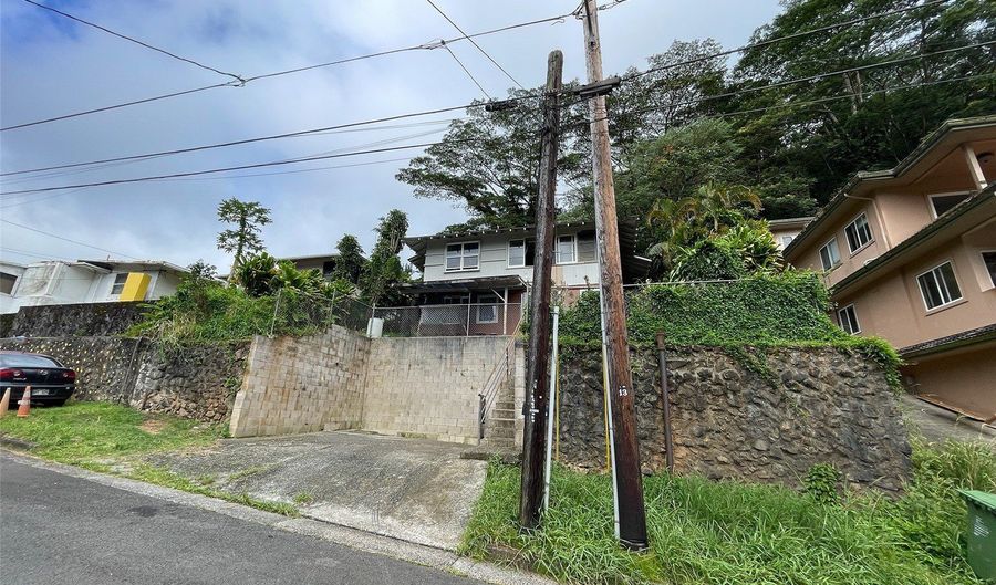 1625 Kalaepaa Dr, Honolulu, HI 96819 - 6 Beds, 2 Bath