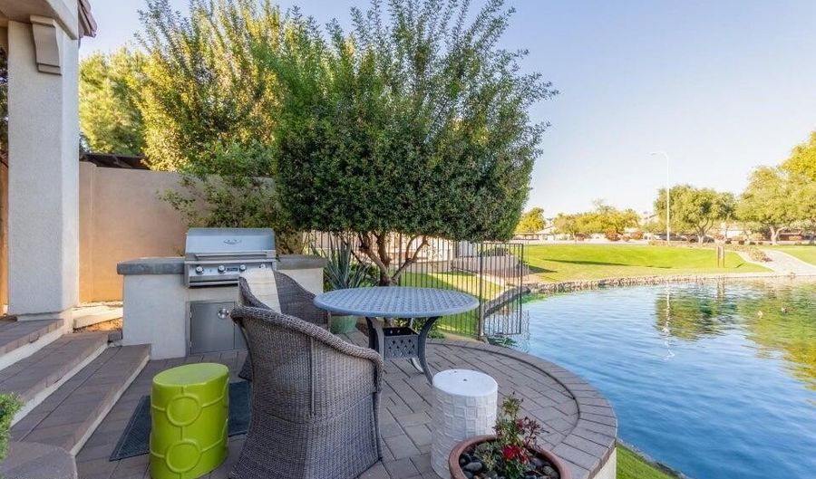 4027 S PECAN Dr, Chandler, AZ 85248 - 3 Beds, 3 Bath